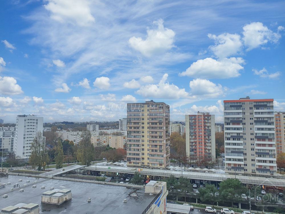 APPARTEMENT T4 - DERNIER ETAGE - ASCENSEUR - BALCONS - VUE DEGAGEE - CHAUFFAGE INDIVIDUEL GAZ - RARE